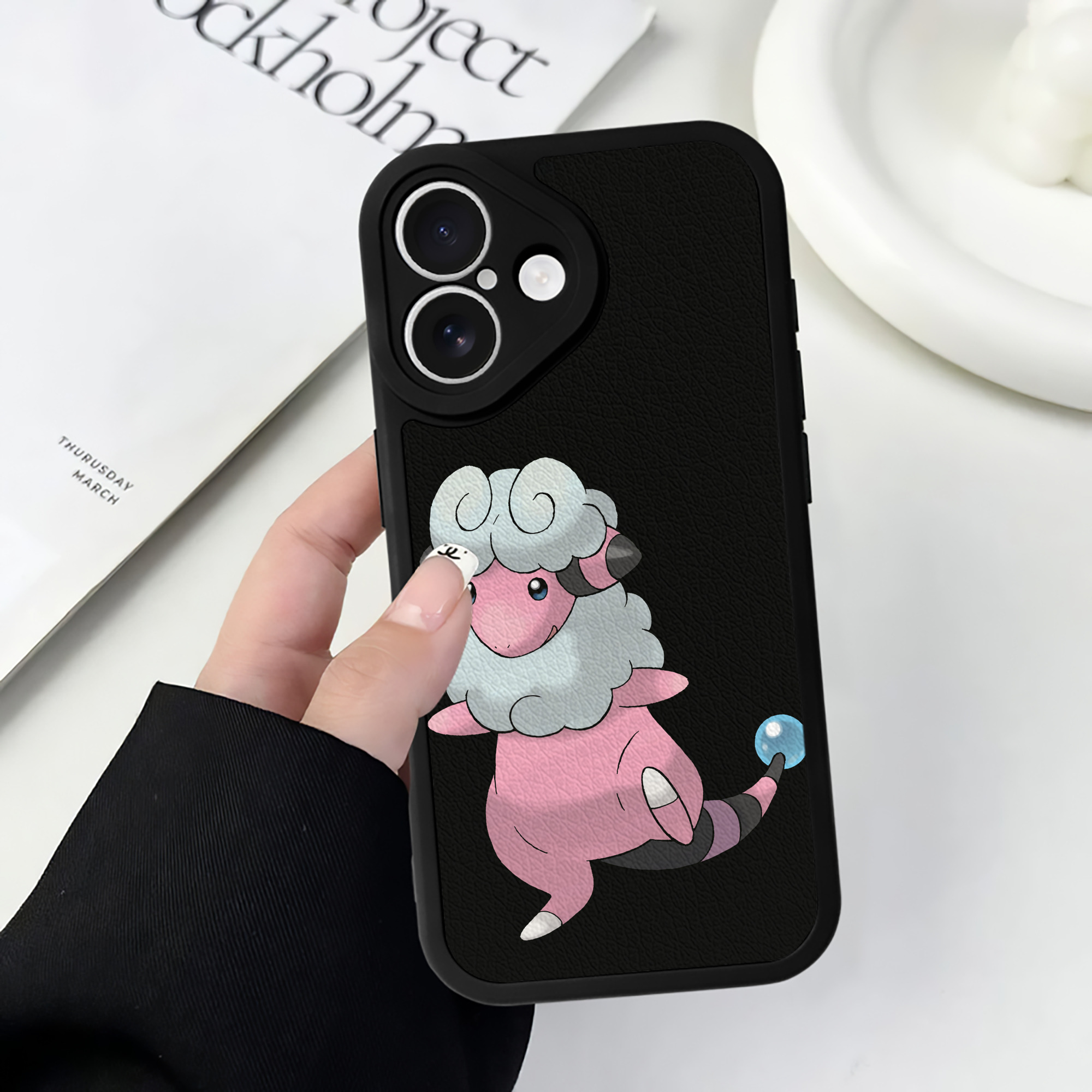 （画像用） ポケットモンスター Pokémon 【iPhone 16シリーズ対応】シリコンスマホケース（レザー調） 材質：シリコン